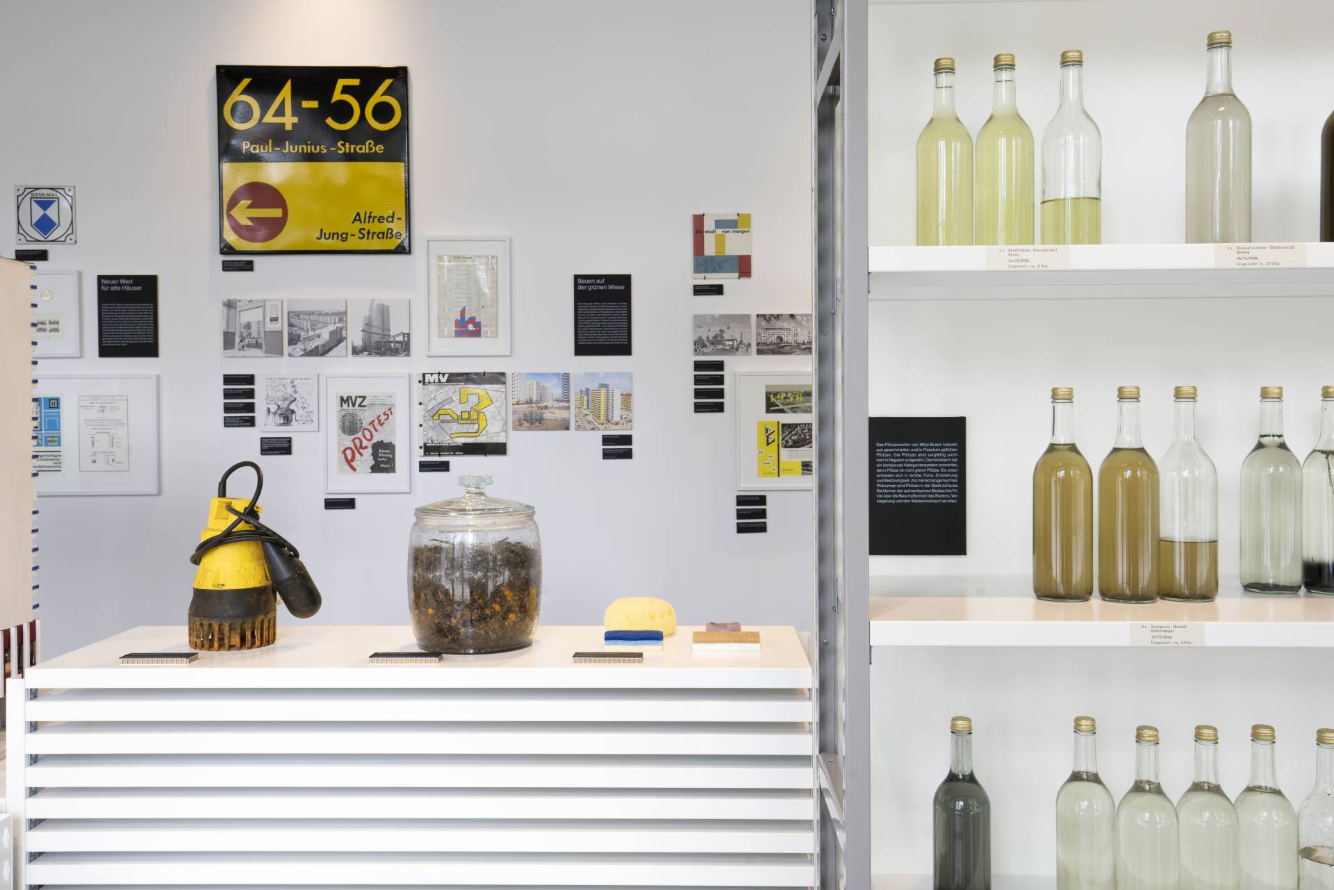 Ausstellungsgrafik »Profitopolis oder der Zustand der Stadt« für das Werkbundarchiv – Museum der Dinge, Berlin