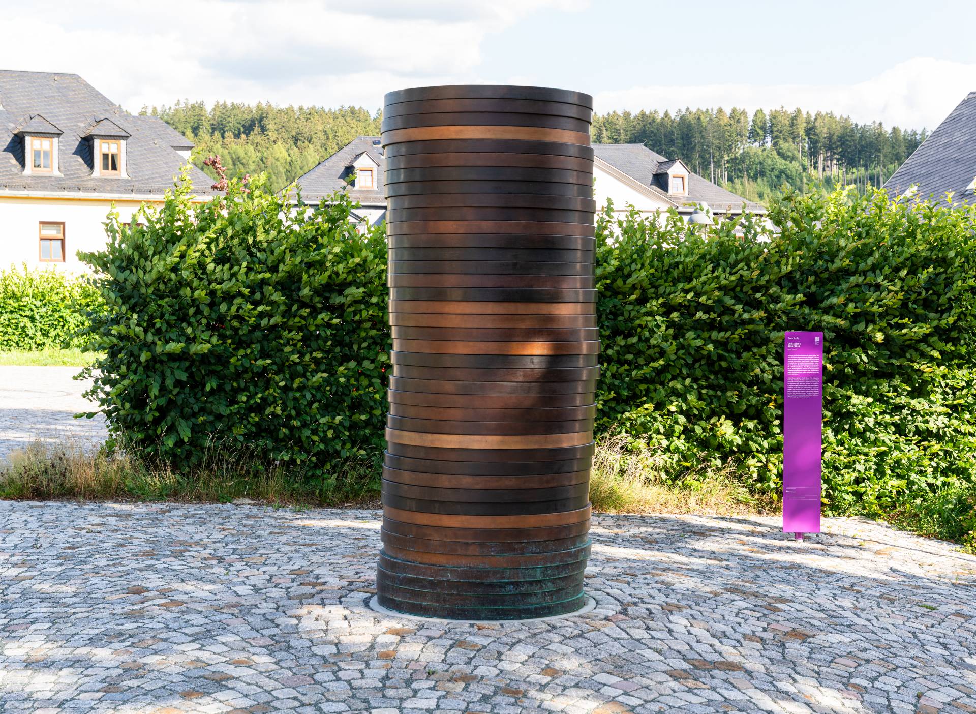 ausstellungen_purple_path_stele_08.jpg