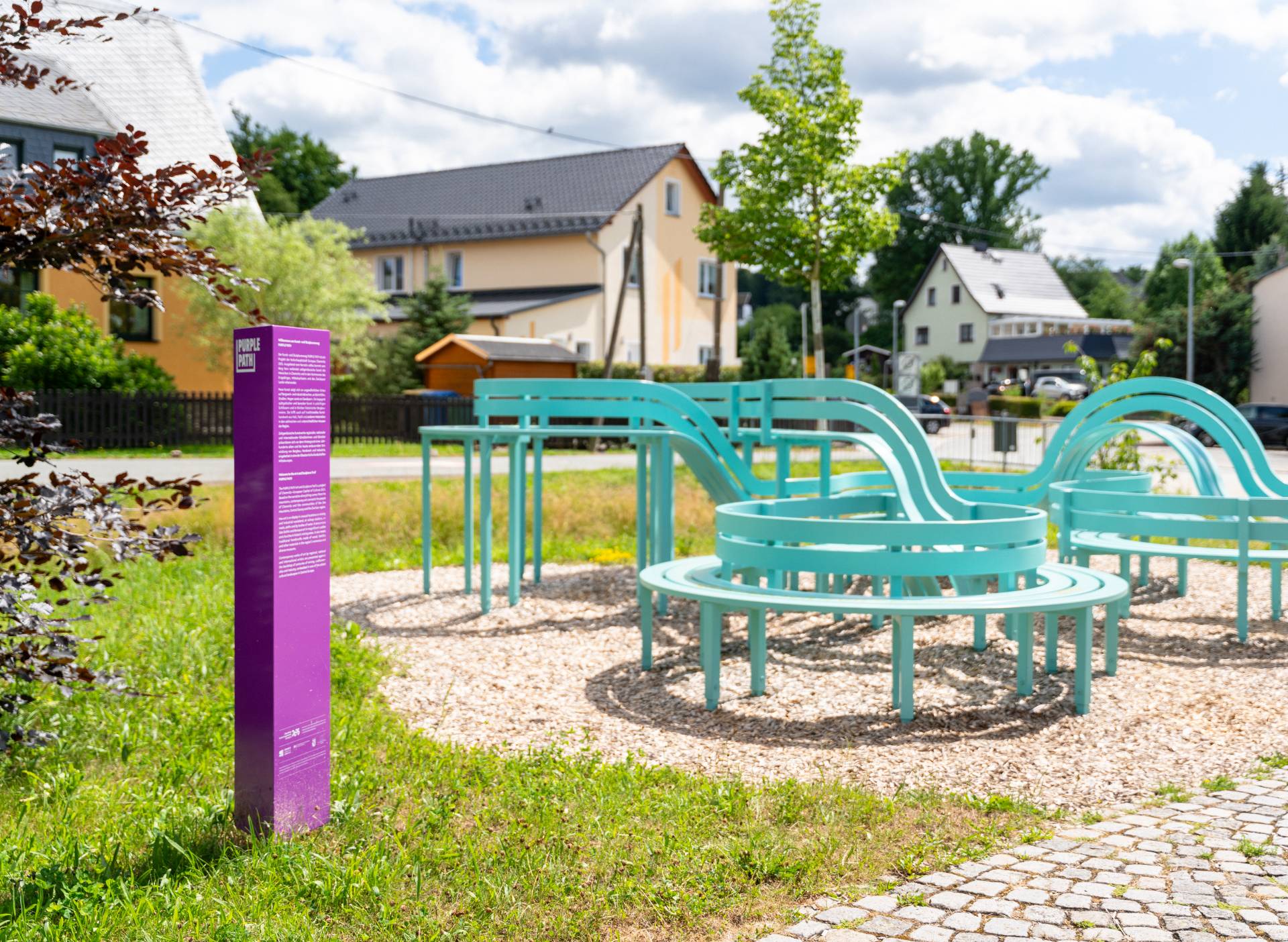 ausstellungen_purple_path_stele_02.jpg