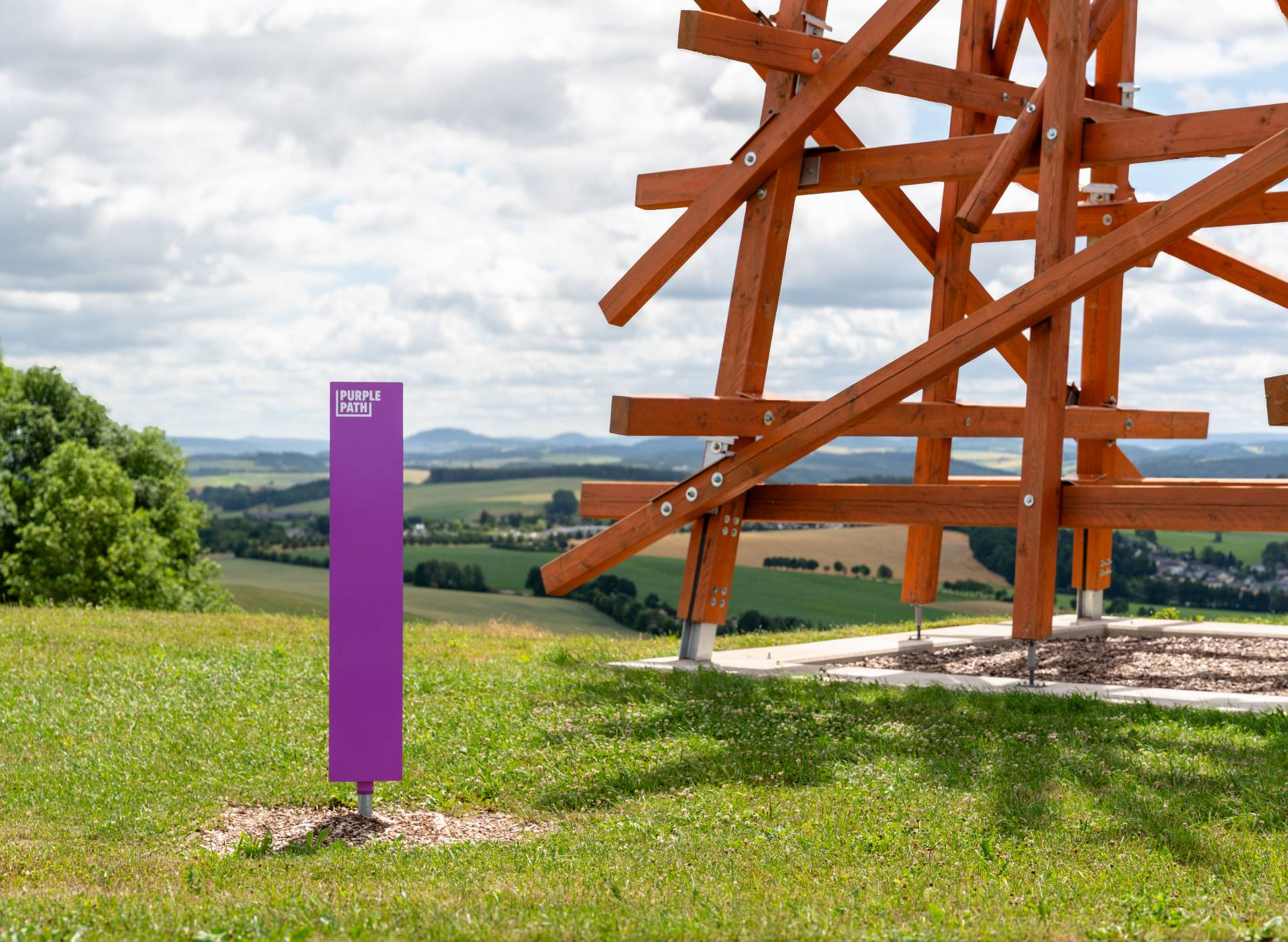 ausstellungen_purple_path_stele_05.jpg